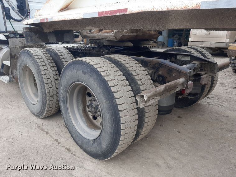 image for item LX9969 2013 International ProStar Plus 122  semi truck