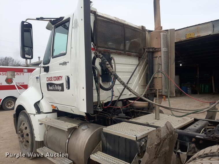 image for item LX9969 2013 International ProStar Plus 122  semi truck