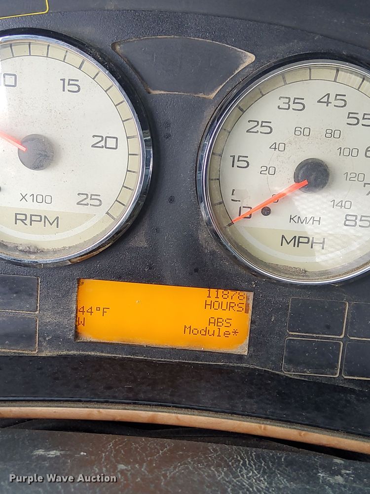 image for item LX9969 2013 International ProStar Plus 122  semi truck