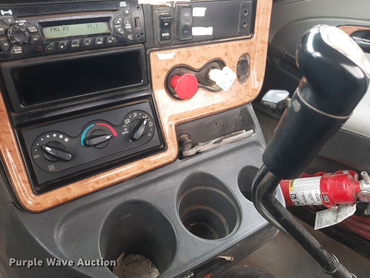 image for item LX9969 2013 International ProStar Plus 122  semi truck