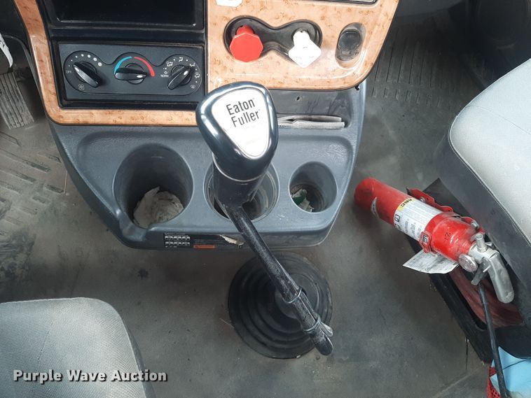 image for item LX9969 2013 International ProStar Plus 122  semi truck