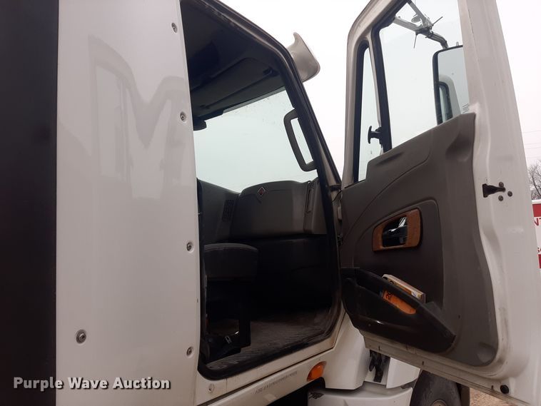 image for item LX9969 2013 International ProStar Plus 122  semi truck