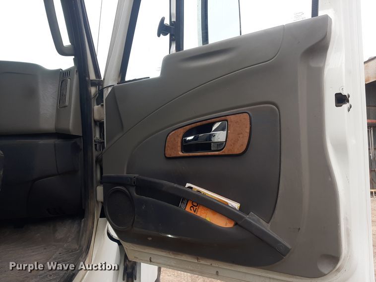 image for item LX9969 2013 International ProStar Plus 122  semi truck