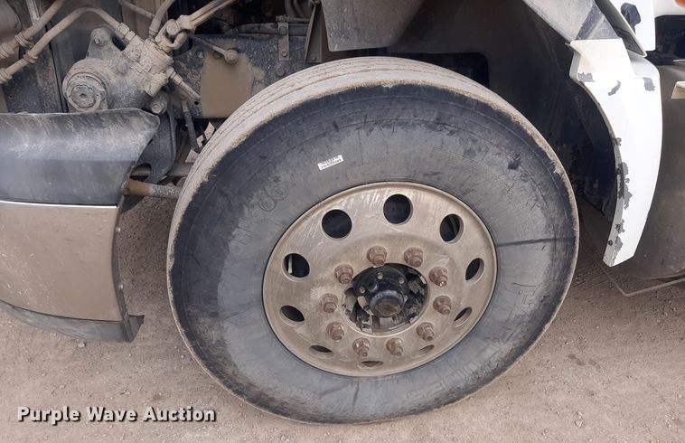 image for item LX9969 2013 International ProStar Plus 122  semi truck