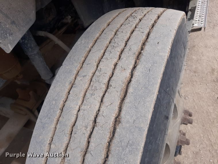 image for item LX9969 2013 International ProStar Plus 122  semi truck