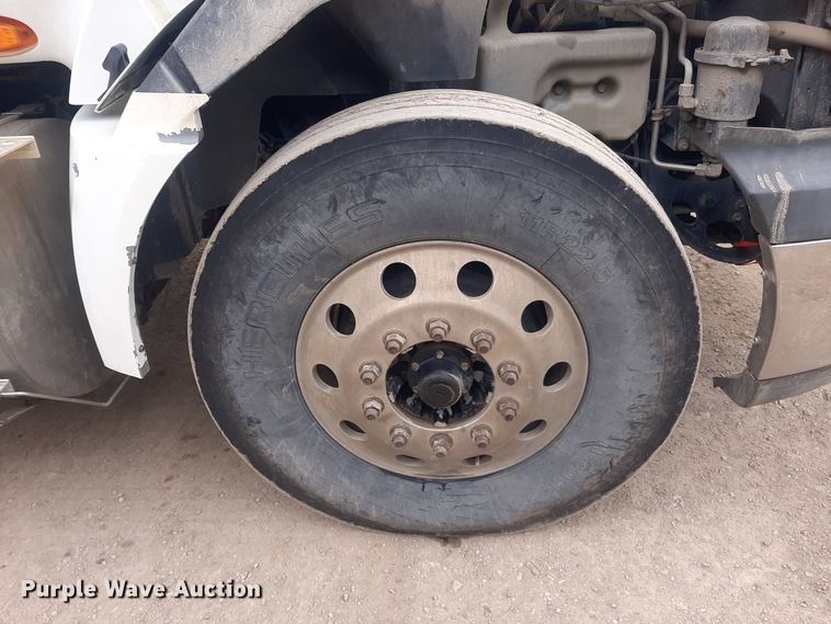 image for item LX9969 2013 International ProStar Plus 122  semi truck