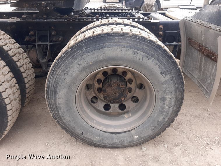 image for item LX9969 2013 International ProStar Plus 122  semi truck