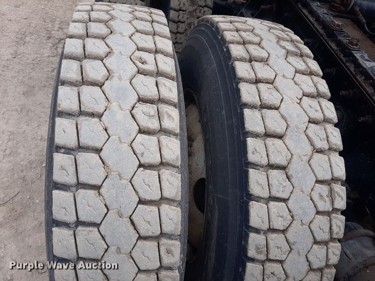 image for item LX9969 2013 International ProStar Plus 122  semi truck