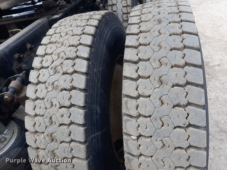 image for item LX9969 2013 International ProStar Plus 122  semi truck