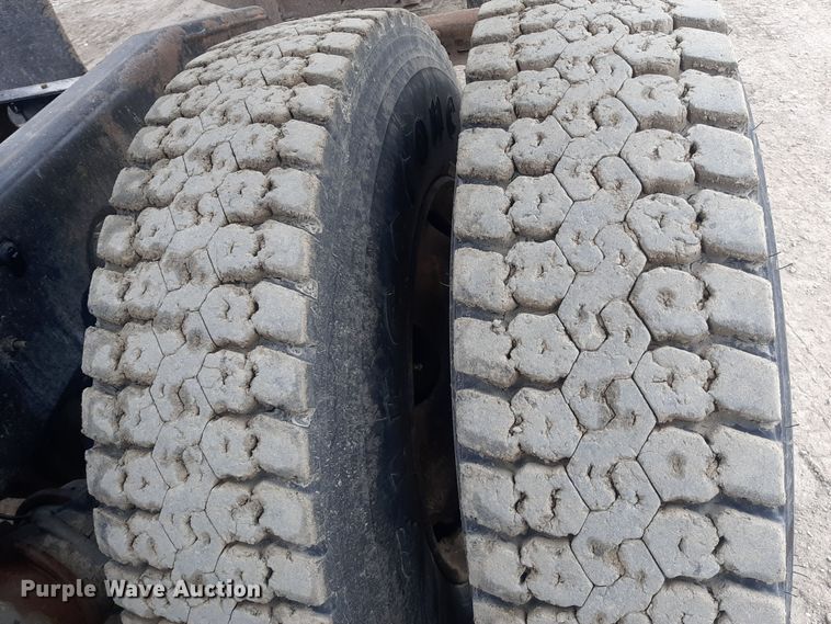 image for item LX9969 2013 International ProStar Plus 122  semi truck