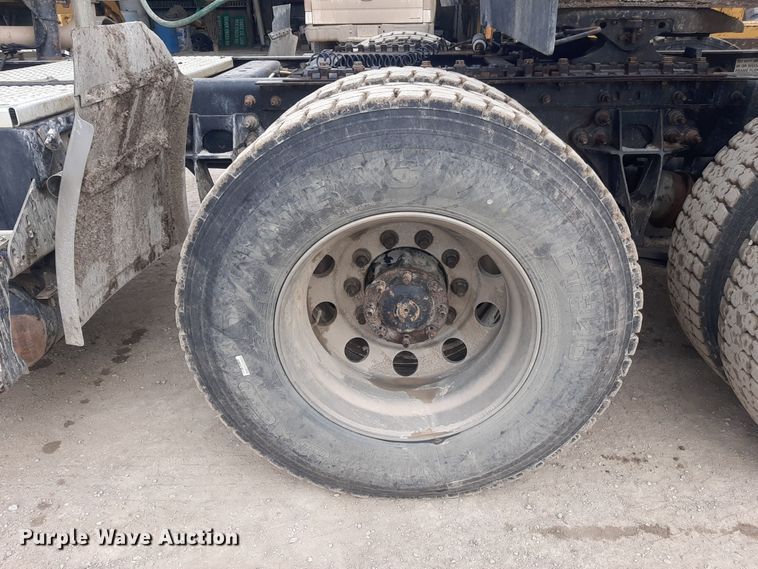 image for item LX9969 2013 International ProStar Plus 122  semi truck