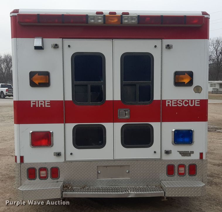image for item LX9970 1995 Ford E350  ambulance