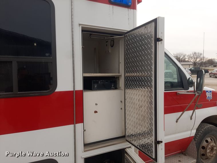 image for item LX9970 1995 Ford E350  ambulance