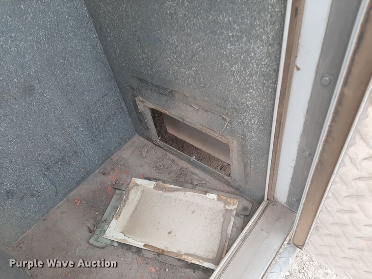 image for item LX9970 1995 Ford E350  ambulance