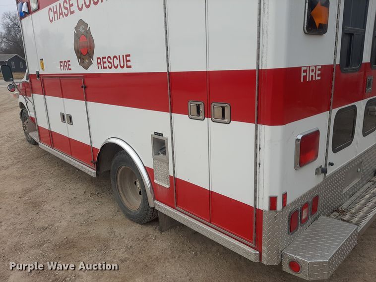 image for item LX9970 1995 Ford E350  ambulance
