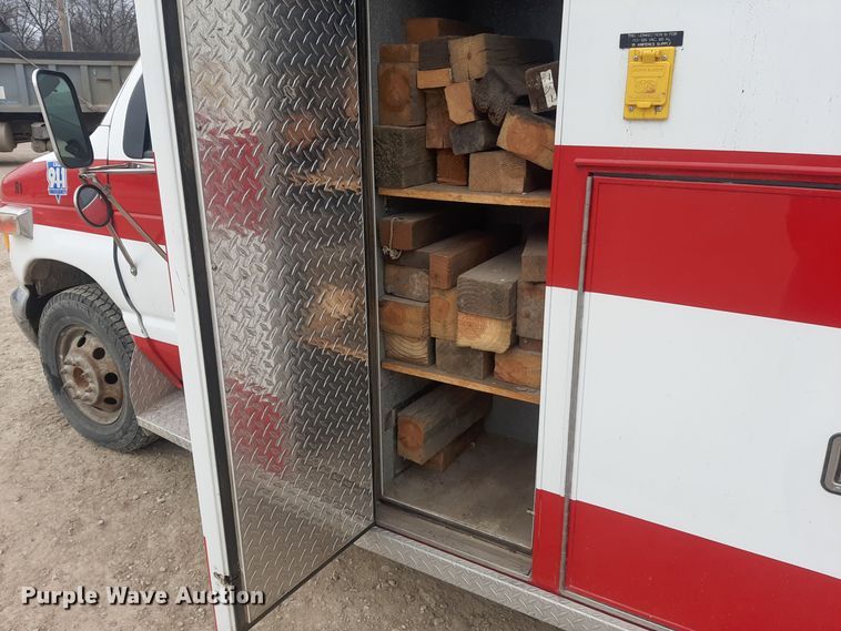 image for item LX9970 1995 Ford E350  ambulance
