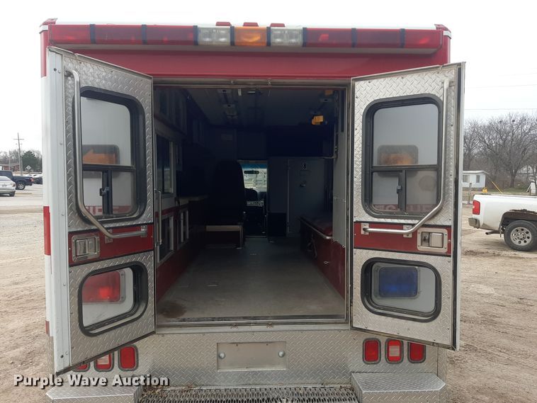image for item LX9970 1995 Ford E350  ambulance