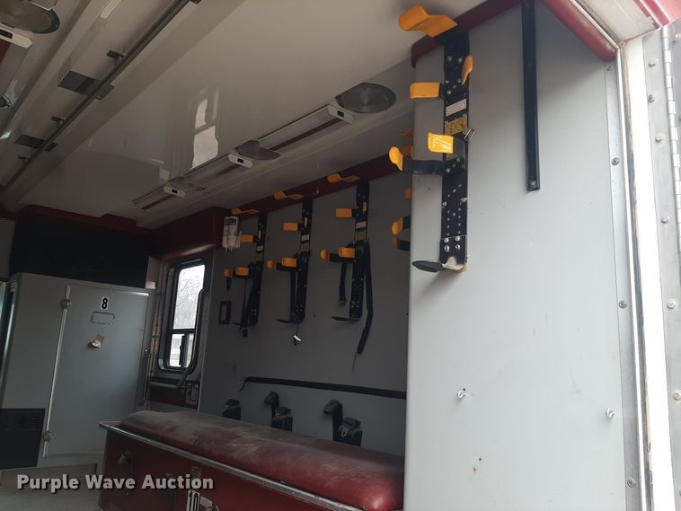 image for item LX9970 1995 Ford E350  ambulance