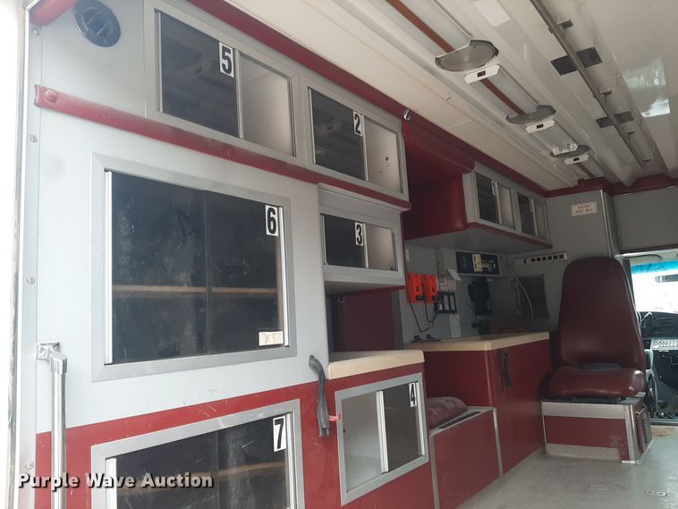 image for item LX9970 1995 Ford E350  ambulance