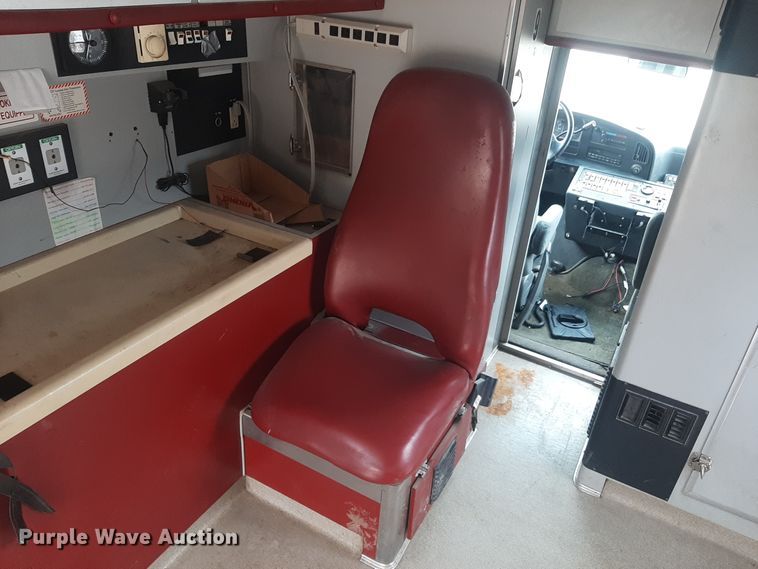image for item LX9970 1995 Ford E350  ambulance