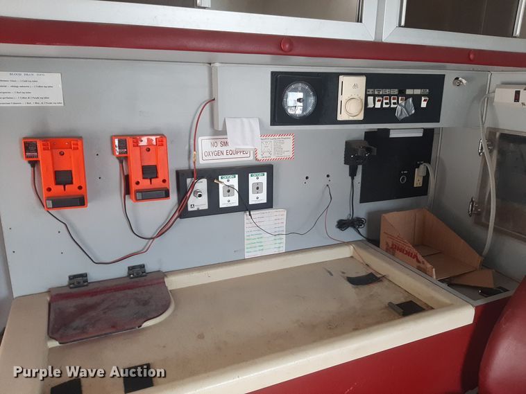 image for item LX9970 1995 Ford E350  ambulance