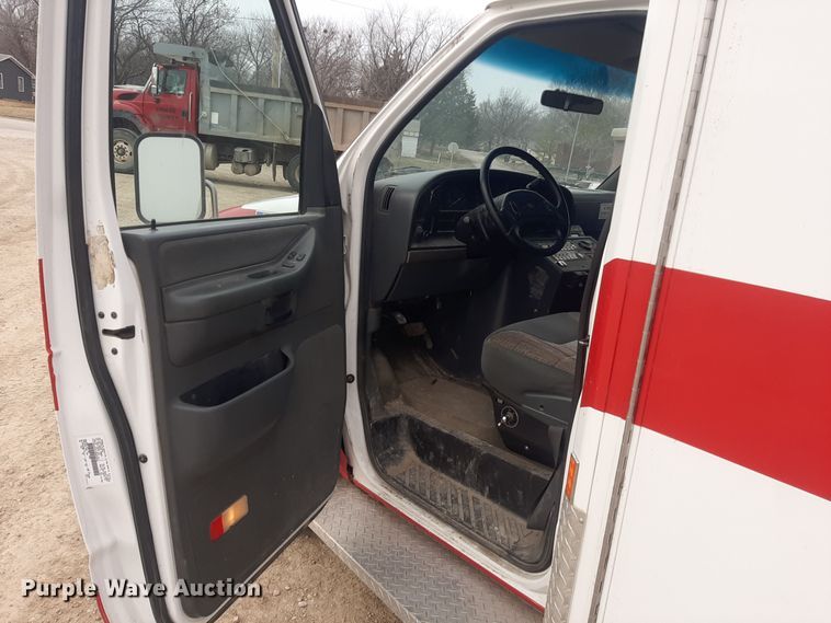 image for item LX9970 1995 Ford E350  ambulance
