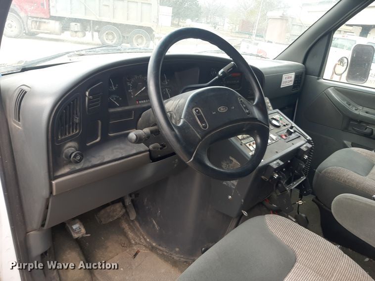 image for item LX9970 1995 Ford E350  ambulance