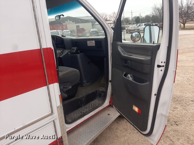 image for item LX9970 1995 Ford E350  ambulance