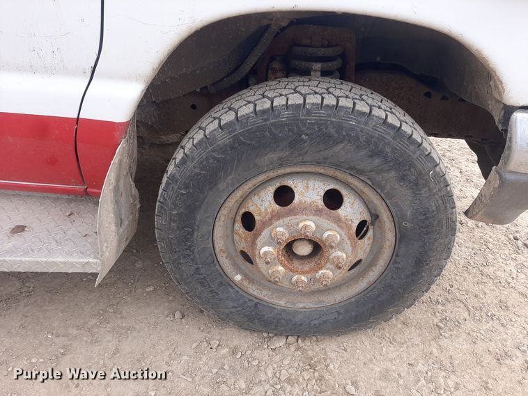 image for item LX9970 1995 Ford E350  ambulance