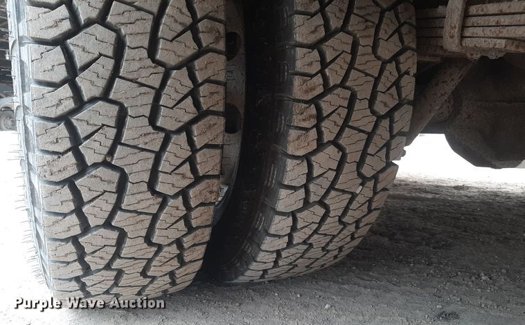 image for item LX9970 1995 Ford E350  ambulance