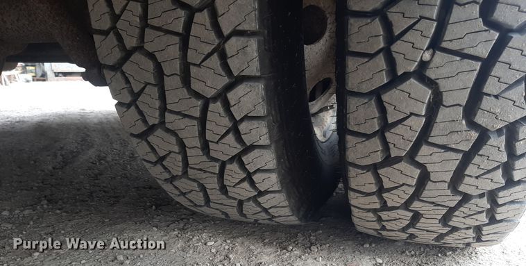 image for item LX9970 1995 Ford E350  ambulance