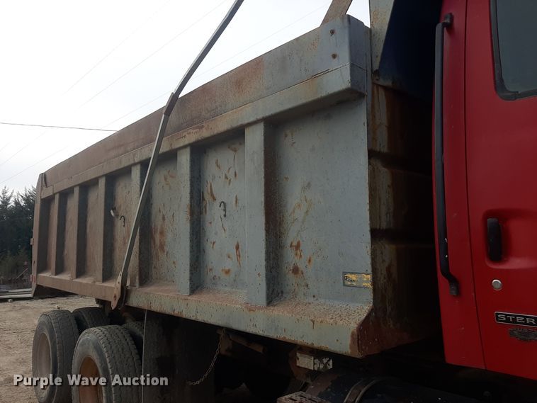 image for item LX9971 2000 Sterling L9500 dump truck