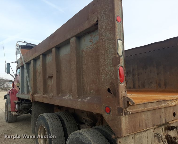 image for item LX9971 2000 Sterling L9500 dump truck