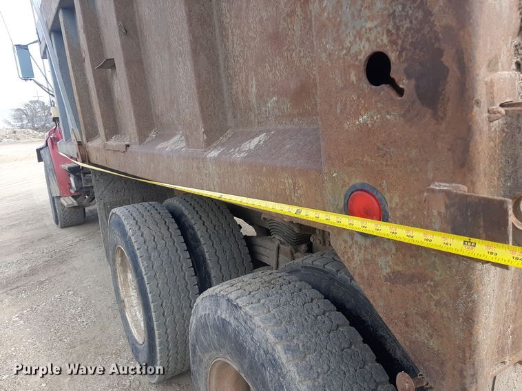 image for item LX9971 2000 Sterling L9500 dump truck