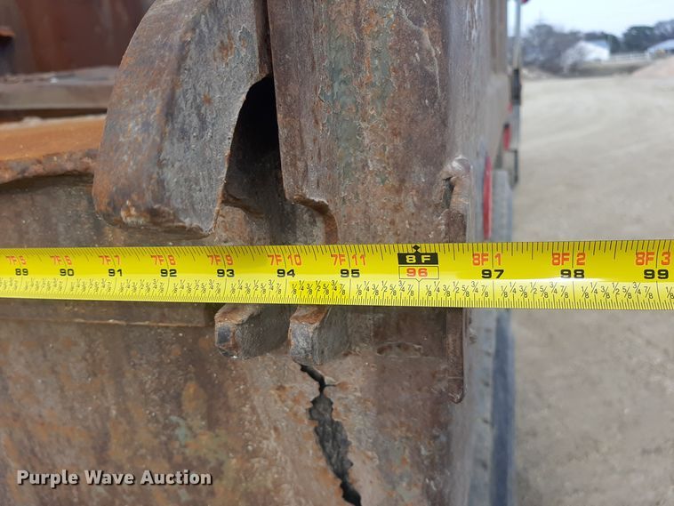 image for item LX9971 2000 Sterling L9500 dump truck