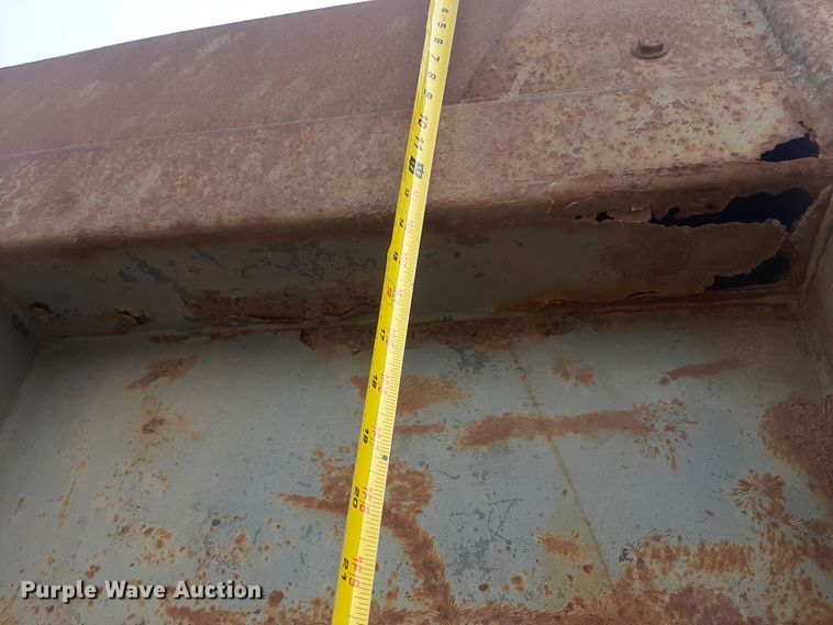 image for item LX9971 2000 Sterling L9500 dump truck