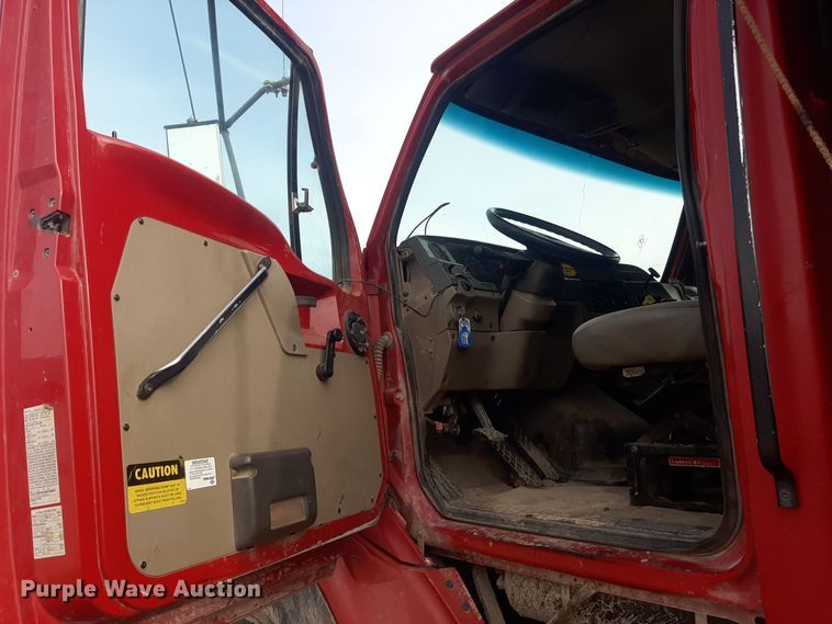 image for item LX9971 2000 Sterling L9500 dump truck