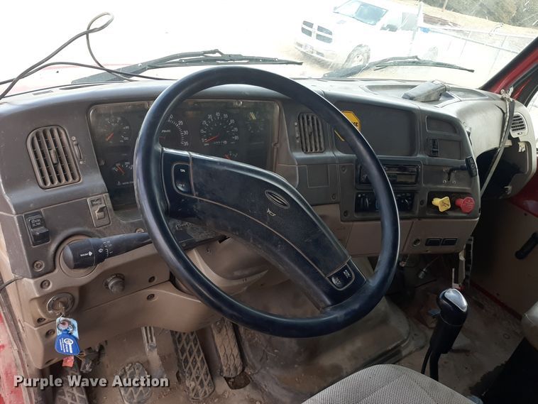 image for item LX9971 2000 Sterling L9500 dump truck