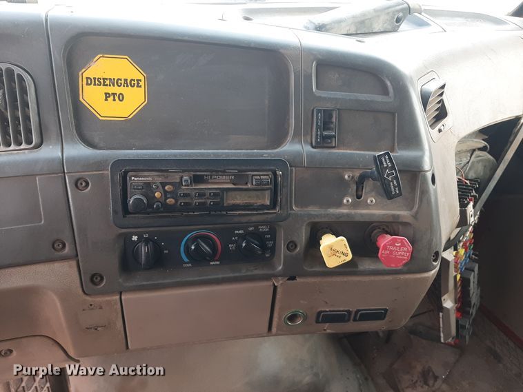 image for item LX9971 2000 Sterling L9500 dump truck