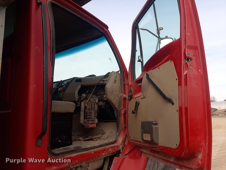 image for item LX9971 2000 Sterling L9500 dump truck