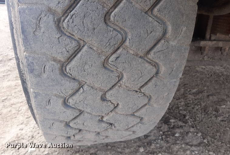 image for item LX9971 2000 Sterling L9500 dump truck