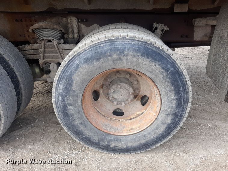 image for item LX9971 2000 Sterling L9500 dump truck