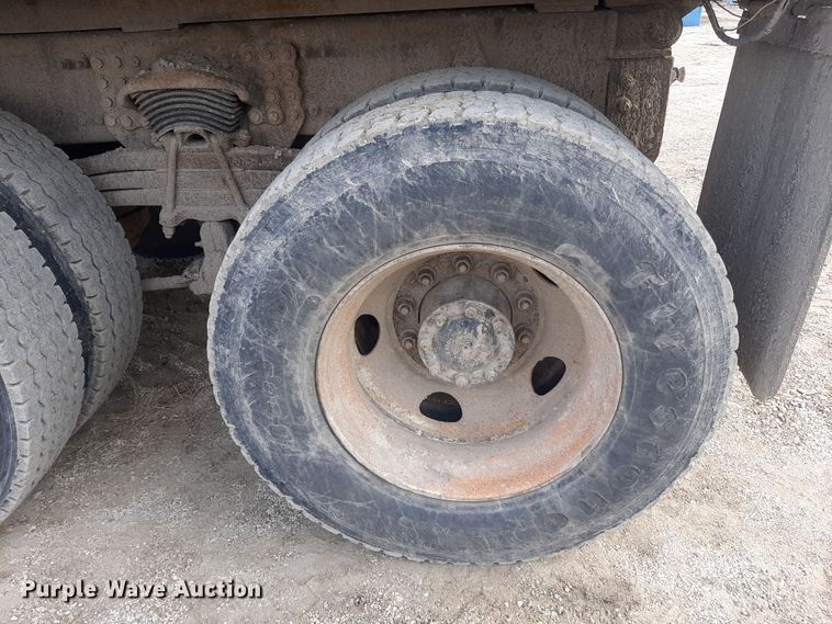 image for item LX9971 2000 Sterling L9500 dump truck