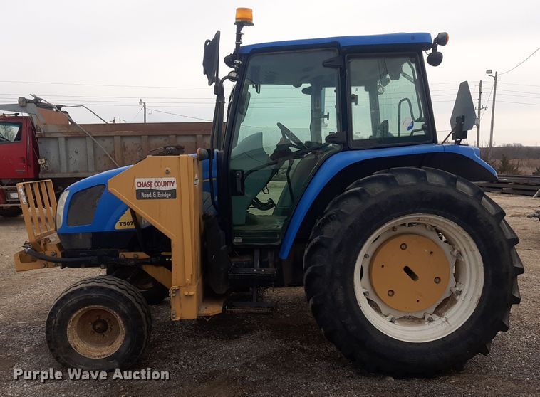 image for item LX9972 2012 New Holland T5070  tractor