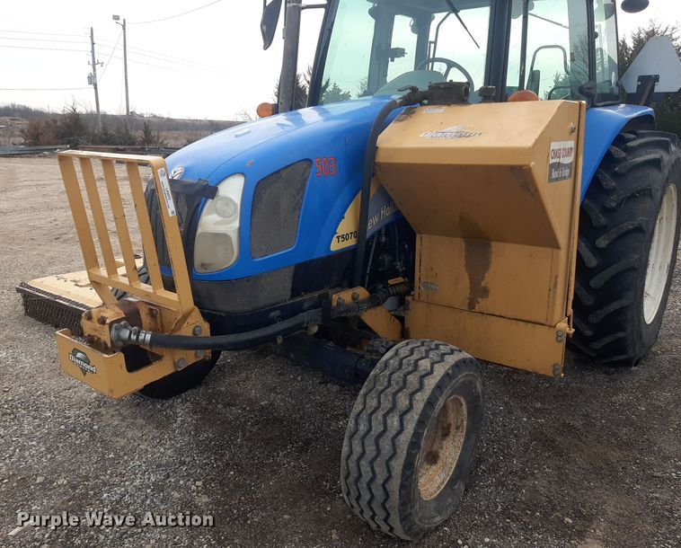 image for item LX9972 2012 New Holland T5070  tractor
