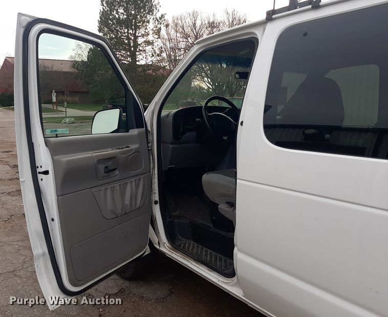 image for item LX9989 2000 Ford E350  van