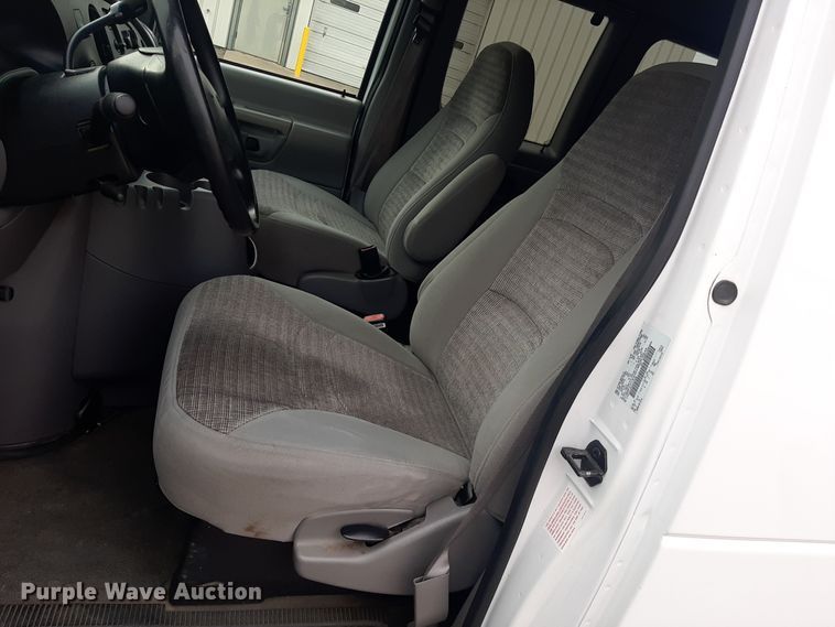 image for item LX9989 2000 Ford E350  van