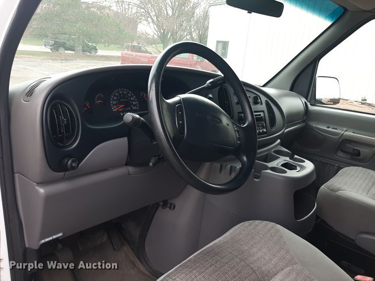 image for item LX9989 2000 Ford E350  van