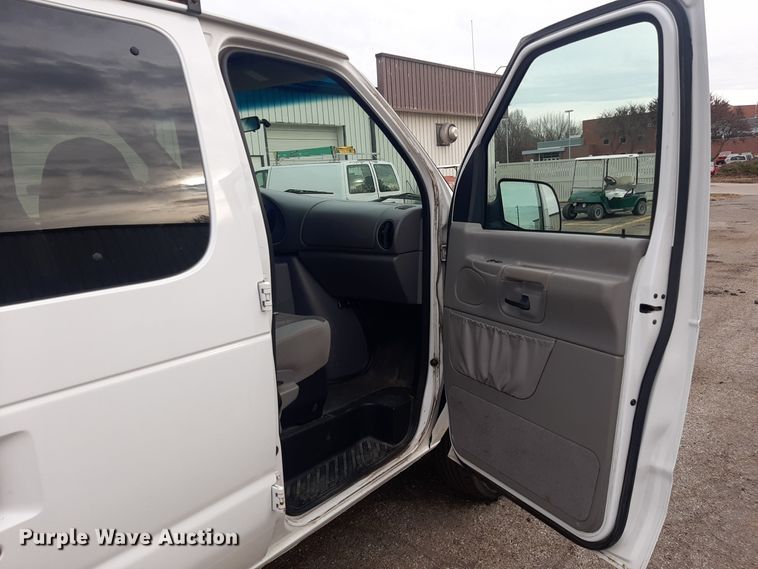 image for item LX9989 2000 Ford E350  van