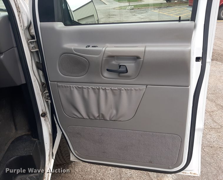 image for item LX9989 2000 Ford E350  van